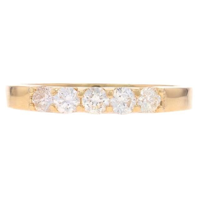 Alianza de Aniversario de Oro Amarillo con Diamantes de Cinco Piedras - Anillo Redondo 18k .50ctw
