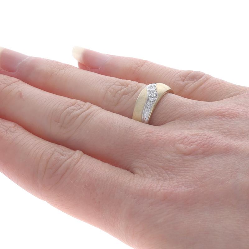 Women's or Men's Yellow Gold Diamond Five-Stone Band -10k Rnd .12ctw Diagonal Stripe Wedding Ring For Sale
