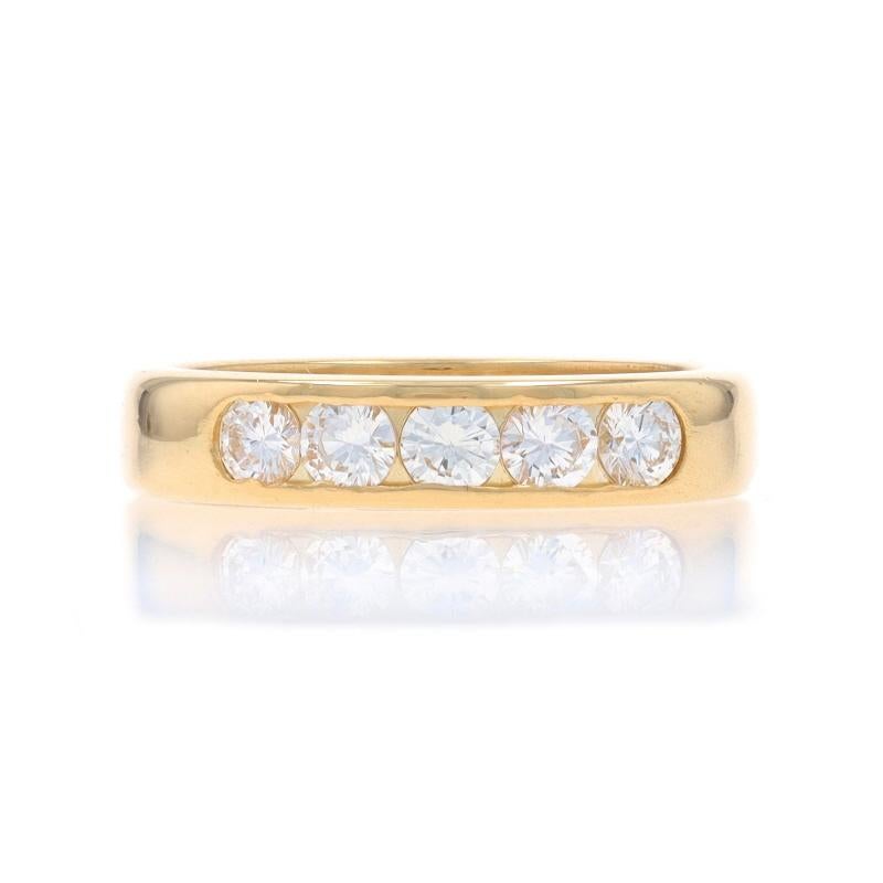 Taille : 5 3/4

Contenu du métal : Or jaune 18k

Informations sur les pierres

Diamants naturels
Carat(s) : 0.50ctw
Coupe : Brillant rond
Couleur : G - H
Clarté : VS1 - VS2
Note sur la pierre : (deux pierres ont de minuscules éclats)

Total des