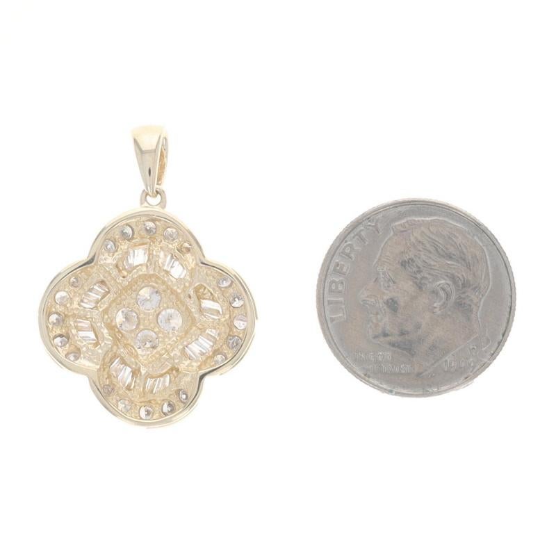Pendentif halo de fleurs en or jaune 14 carats, rond et baguette 1,00 carat Excellent état - En vente à Greensboro, NC