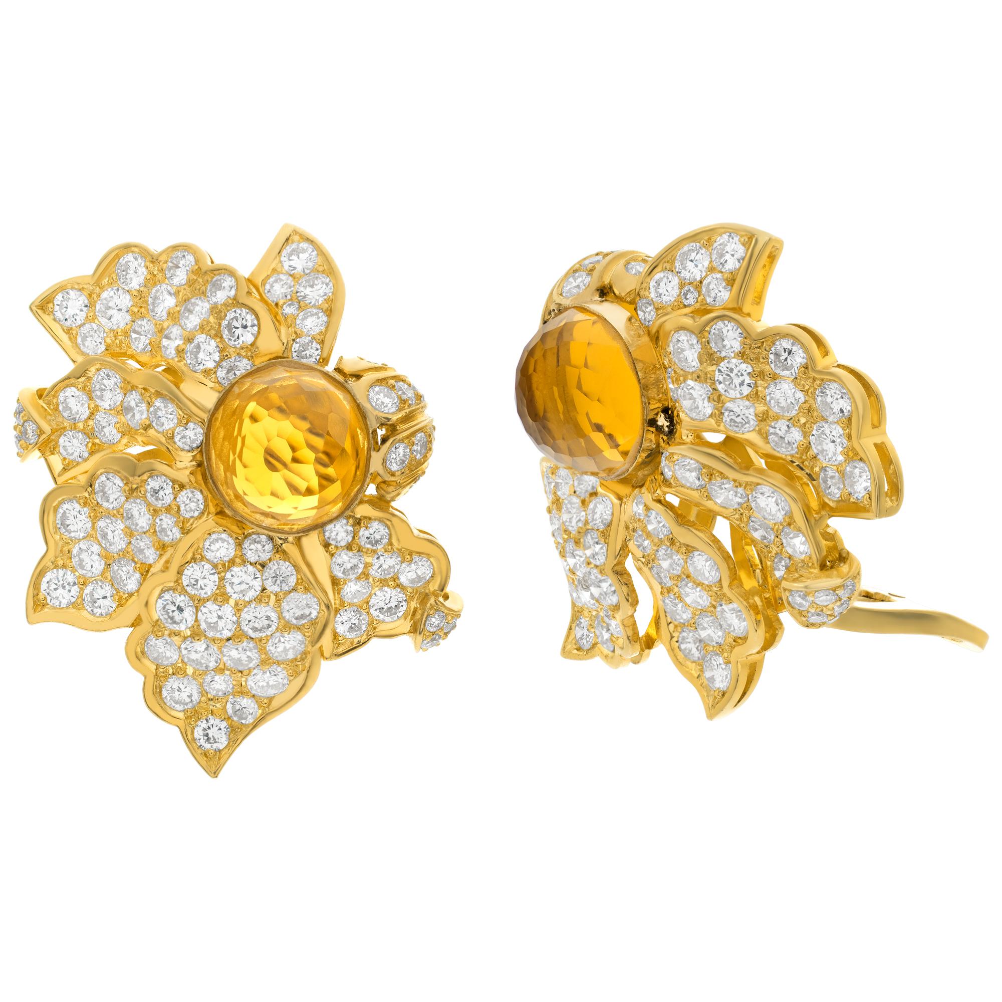 Diamonds flower earrings with brazilian orange Citrine center in 18K yellow gold. Round brilliant cut diamonds total approx. weight over 5.00 carats, estimate G-H color, VVS-VS clarity. Center round orange citrine approx. over 2.50 carats each.