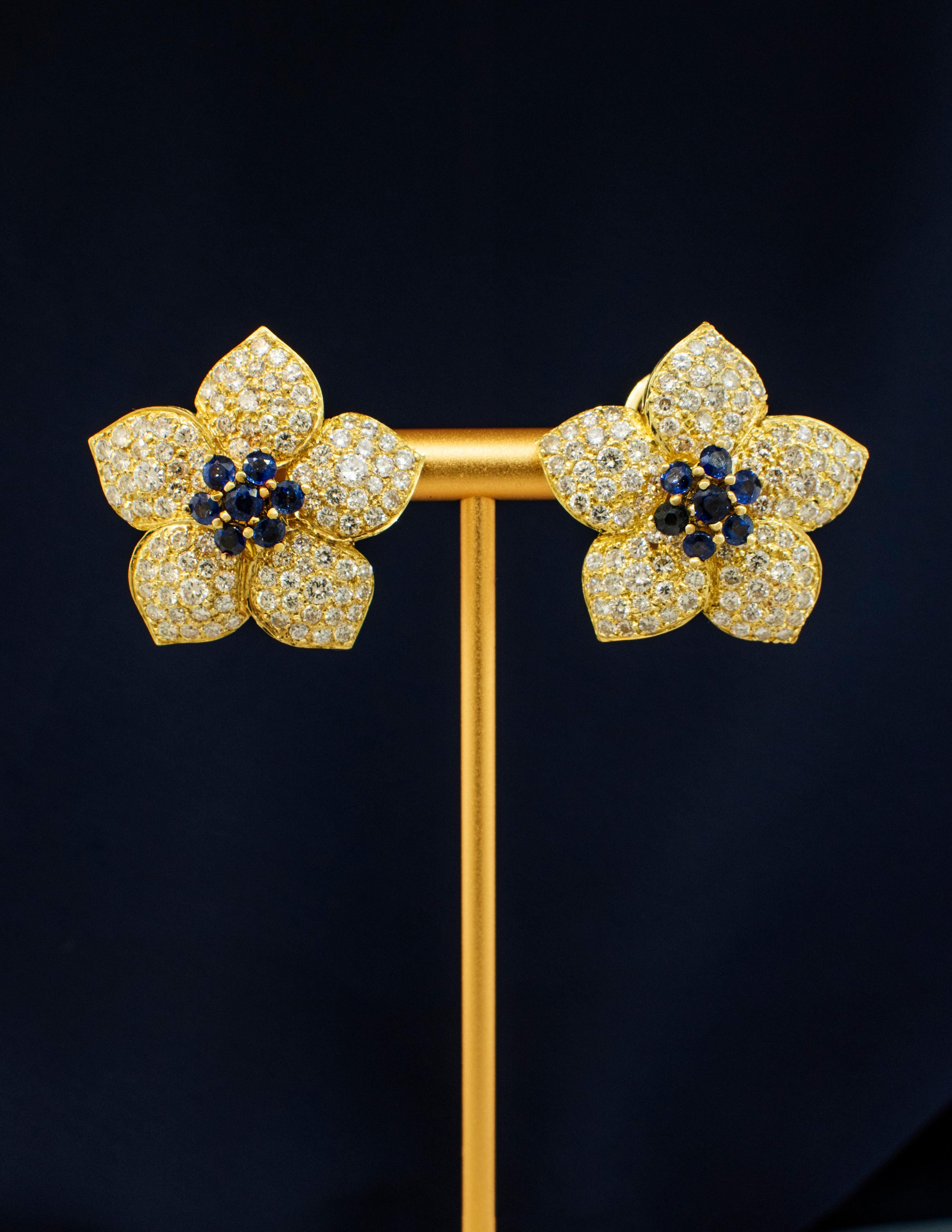 Taglio brillante Orecchini a fiore in oro giallo con diamanti e inserti intercambiabili in vendita