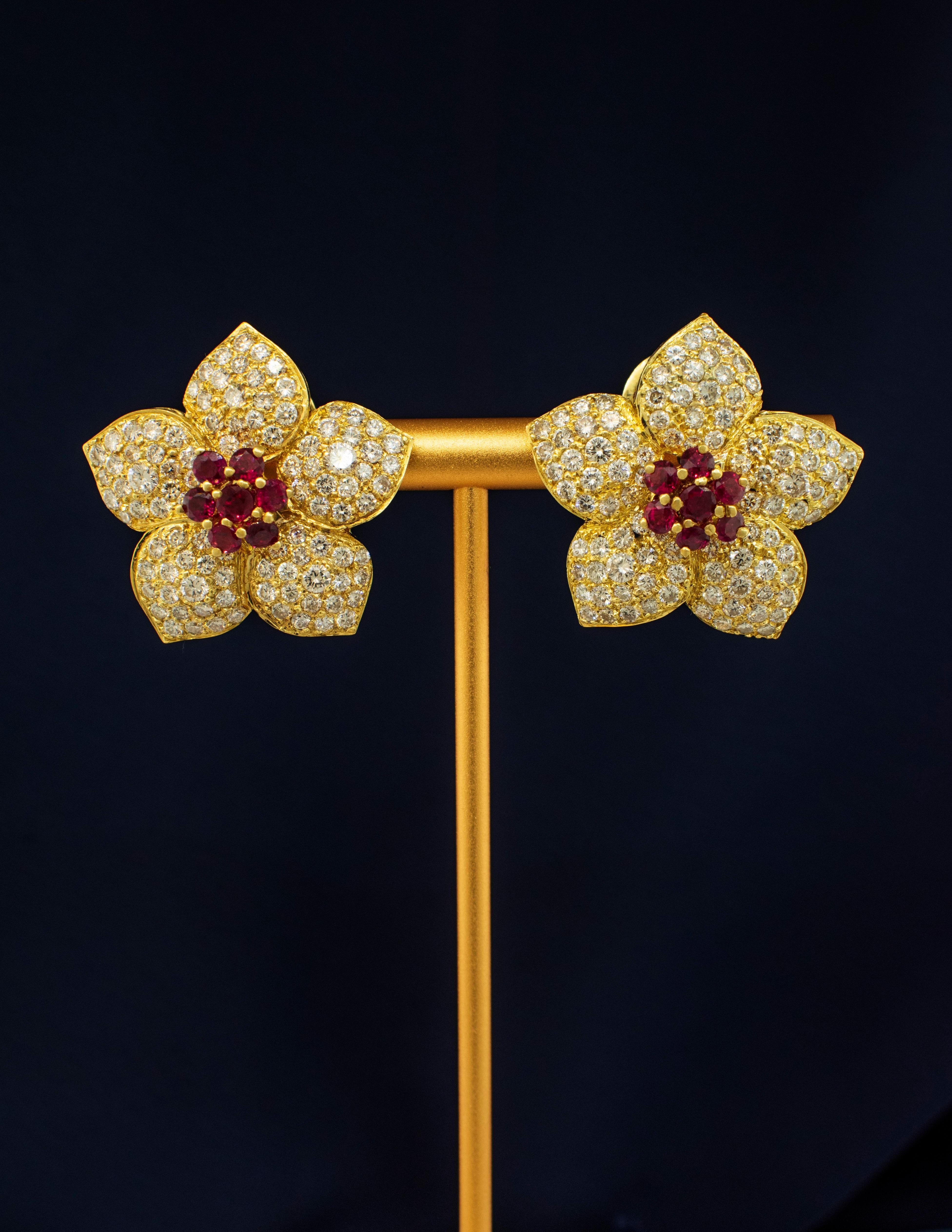 Orecchini a fiore in oro giallo con diamanti e inserti intercambiabili In condizioni buone in vendita a Boone, NC