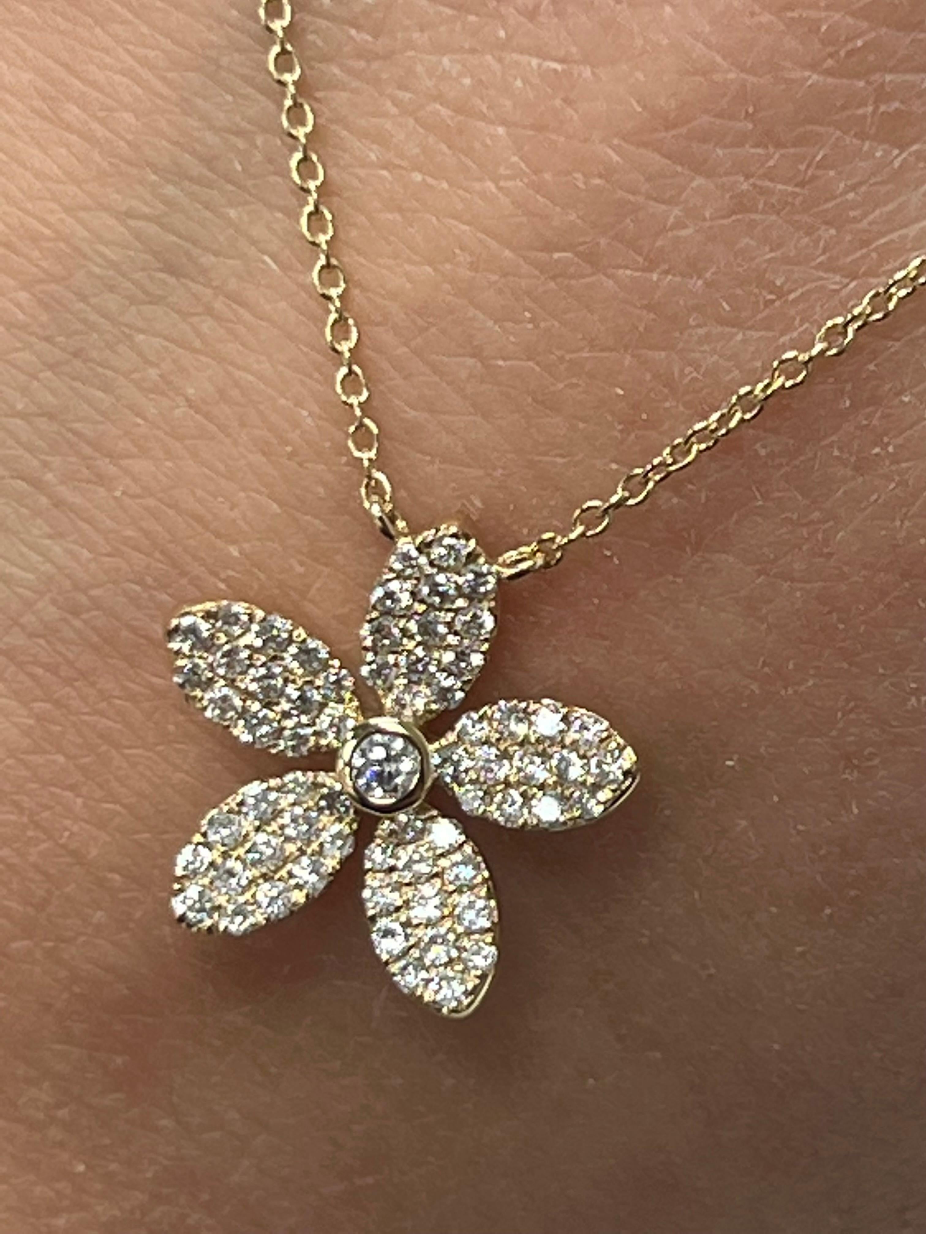 Yellow Gold Diamond Flower Pendant In New Condition For Sale In Great Neck, NY