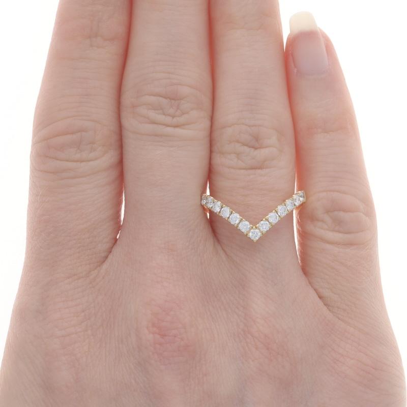 Größe: 7 1/4
Gebühr für Größenanpassung: 2 Größen hoch für $35 oder 1 Größe runter für $35

Metallgehalt: 14k Gelbgold

Informationen zu Stein

Natürliche Diamanten
Karat(e): .49ctw
Schliff: Runder Brillant
Farbe: G
Klarheit: SI1

Karat gesamt:
