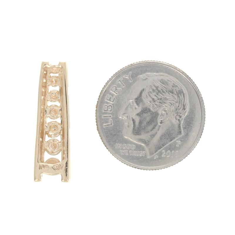 Ciondolo in oro giallo con diamanti a forma di viaggio - 14k Round Brilliante .50ctw Amore In condizioni ottime in vendita a Greensboro, NC