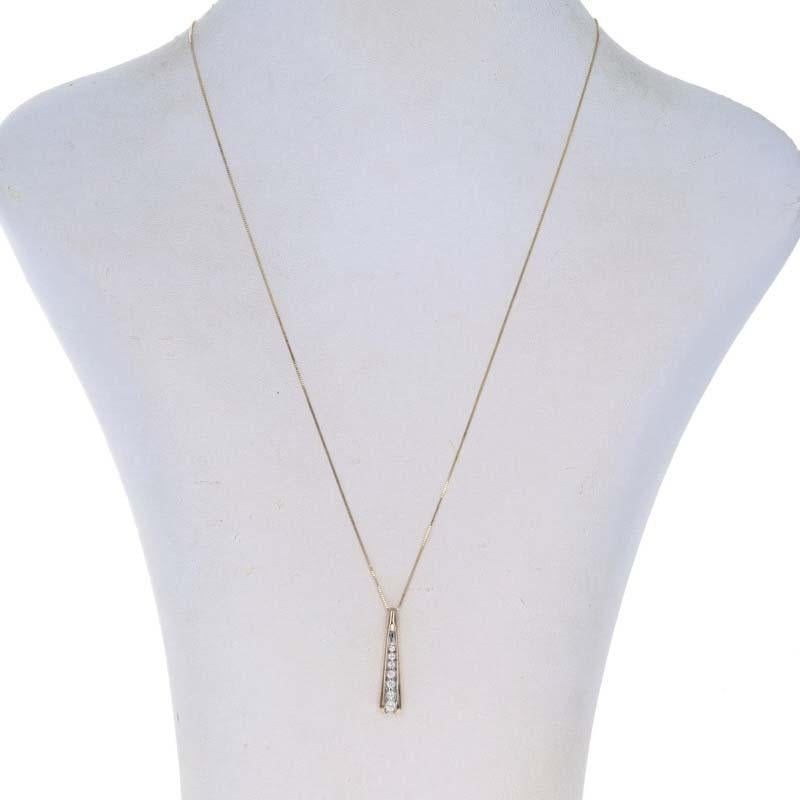 Taille ronde Collier pendentif « Graduated Journey » en or jaune 18