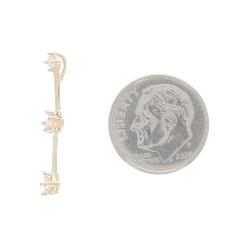Pendentif trois pierres en or jaune avec diamant gradué - 14k Princesse .20ctw Excellent état - En vente à Greensboro, NC