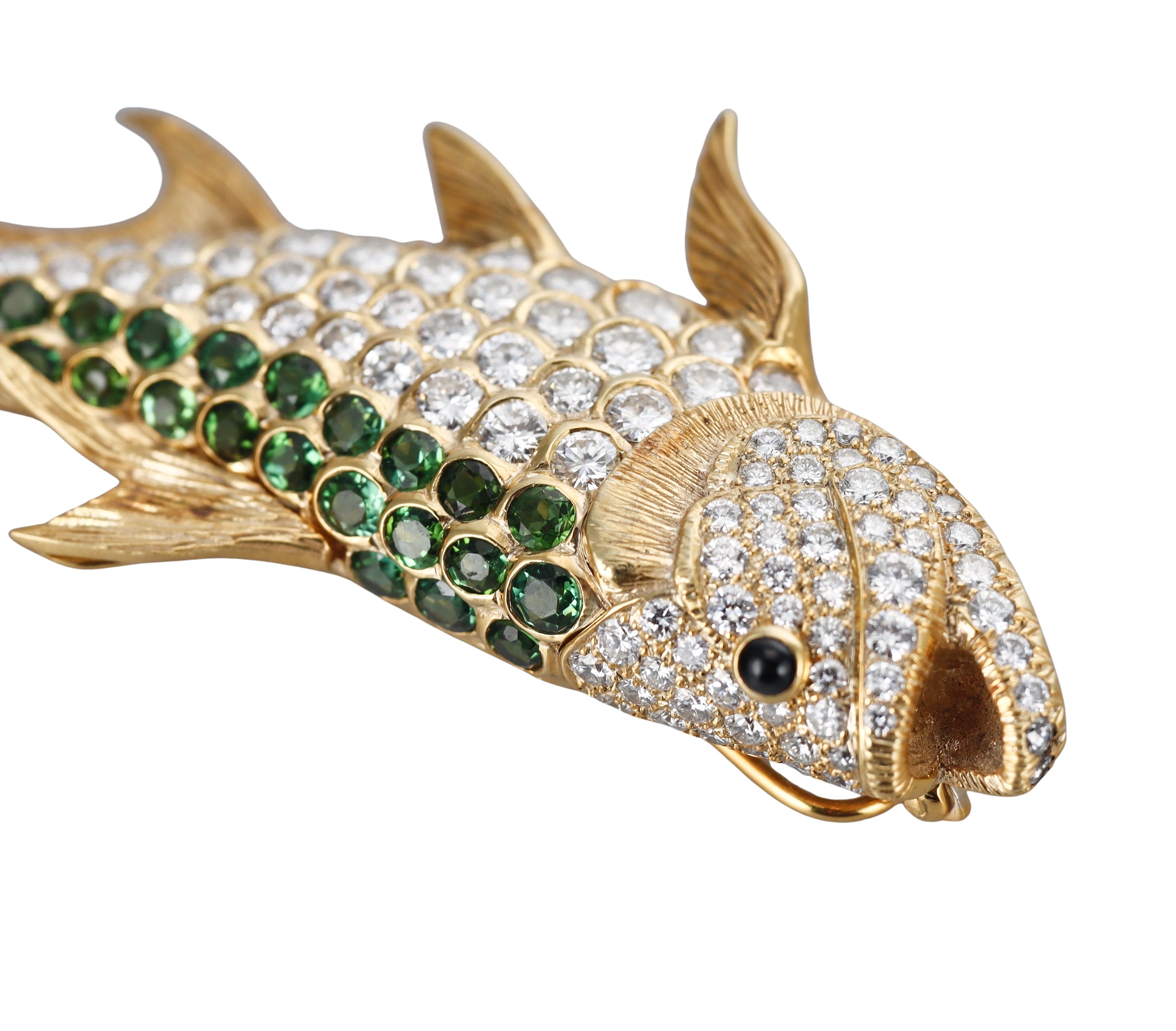 Round Cut Yellow Gold Diamond Green Tourmaline Onyx Fish Brooch For Sale