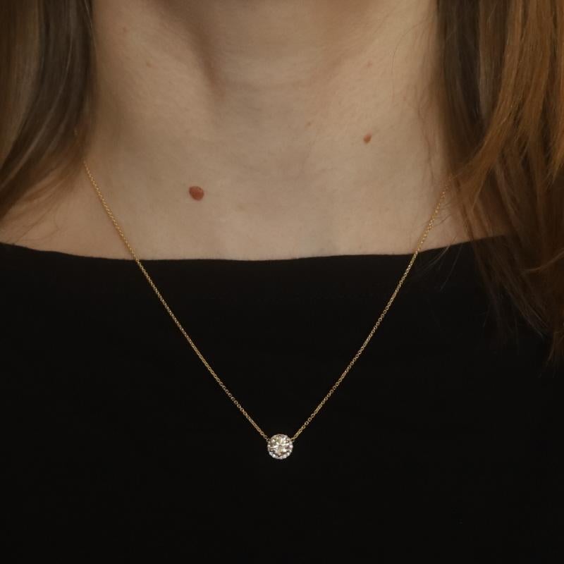 Halskette aus Gelbgold mit Diamant-Halo-Anhänger - 14k rund .77ctw Verstellbar im Zustand „Neu“ in Greensboro, NC