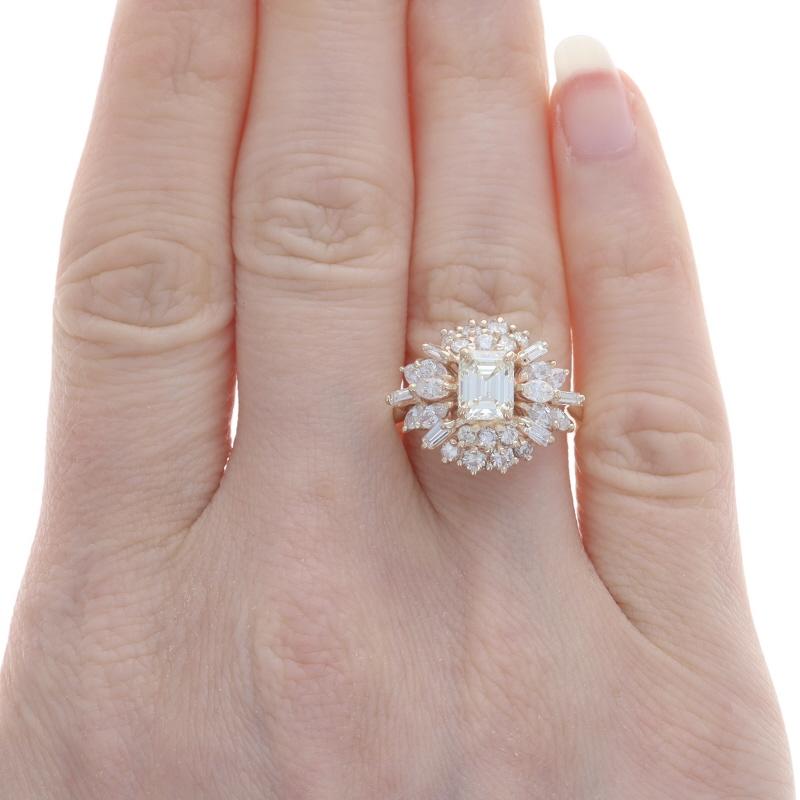 Taille émeraude Bague halo de diamants en or jaune 14 carats taille émeraude 2,18 carats certifiée GIA en vente
