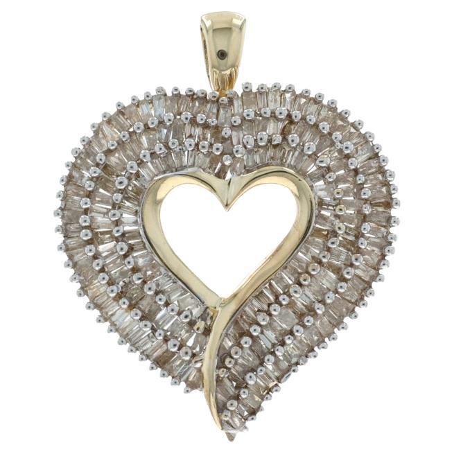 Pendentif coeur en or jaune 10k Baguette 1.50ctw Love Wreath