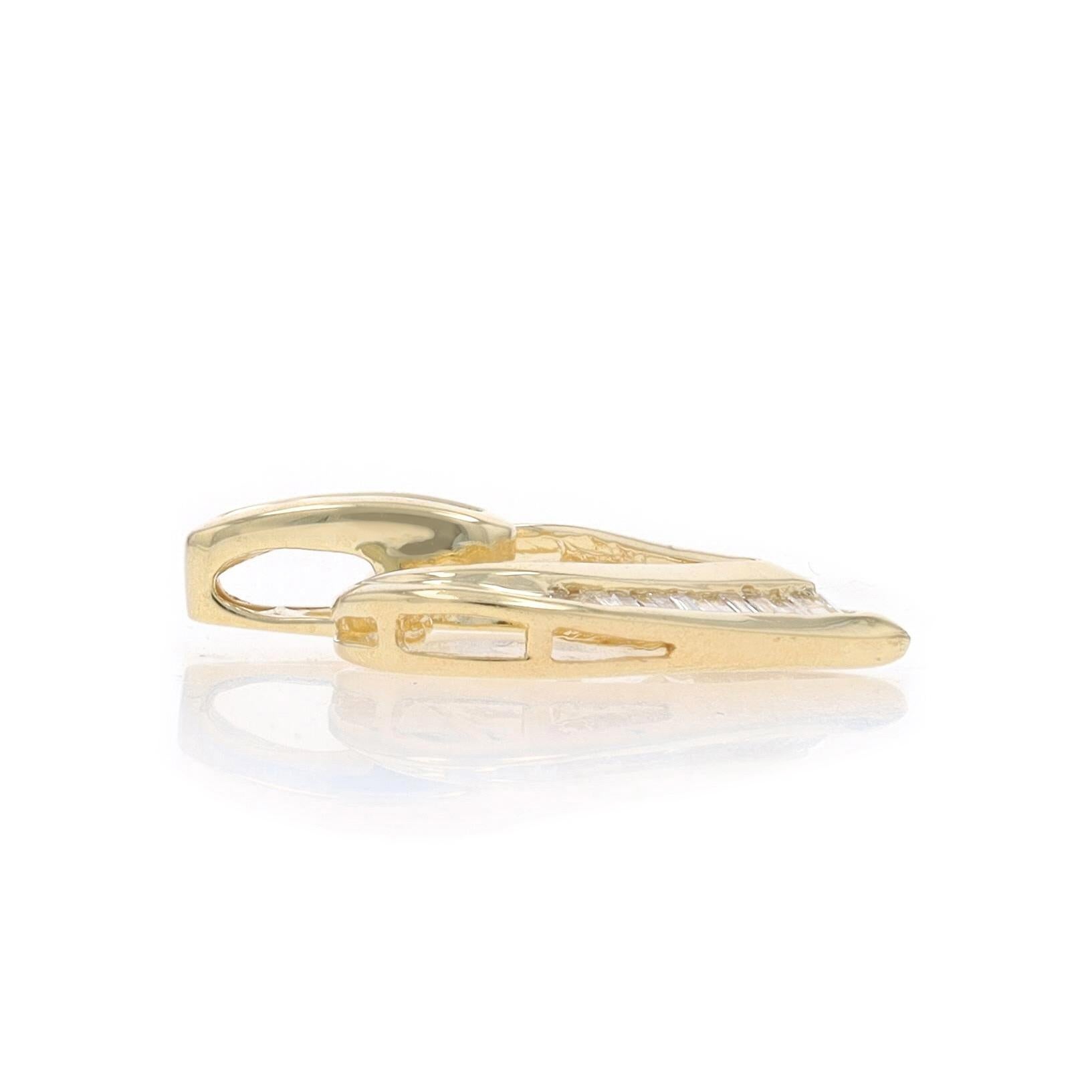Taille baguette Pendentif coeur en or jaune - 10k Baguette .25ctw Love en vente