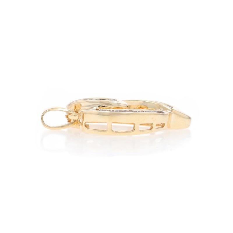 Taille baguette Pendentif coeur en or jaune - 10k Baguette .50ctw Love Ribbon en vente
