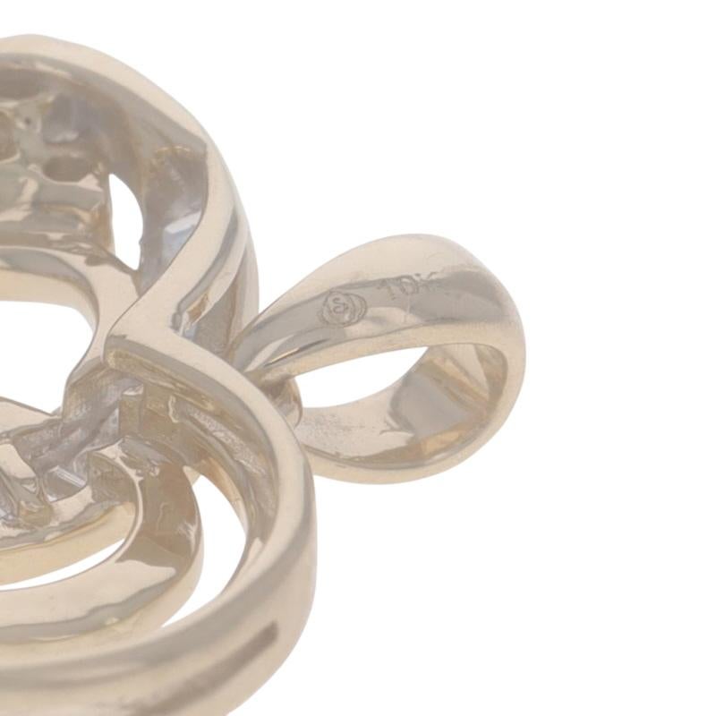 Pendentif coeur en or jaune - 10k Round & Baguette .33ctw Love Pour femmes en vente