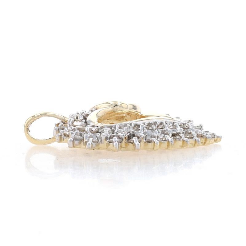 Taille ronde Pendentif coeur diamant en or jaune - 10k Round Brilliant 1.00ctw Love Wreath en vente