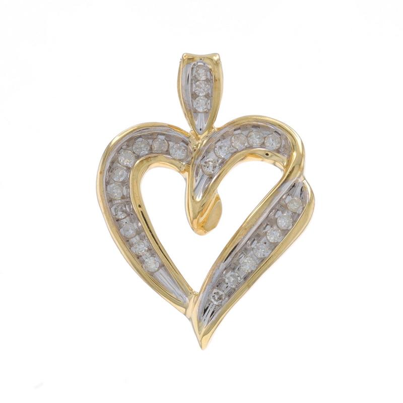 Contenu métallique : Or jaune 10k et or blanc 10k

Informations sur les pierres

Diamants naturels
Carat(s) : .20ctw
Coupe : Simple
Couleur : H - I
Clarté : I1 - I2

Total des carats : .20ctw

Thème : Coeur, Amour

Mesures

Hauteur (à partir de