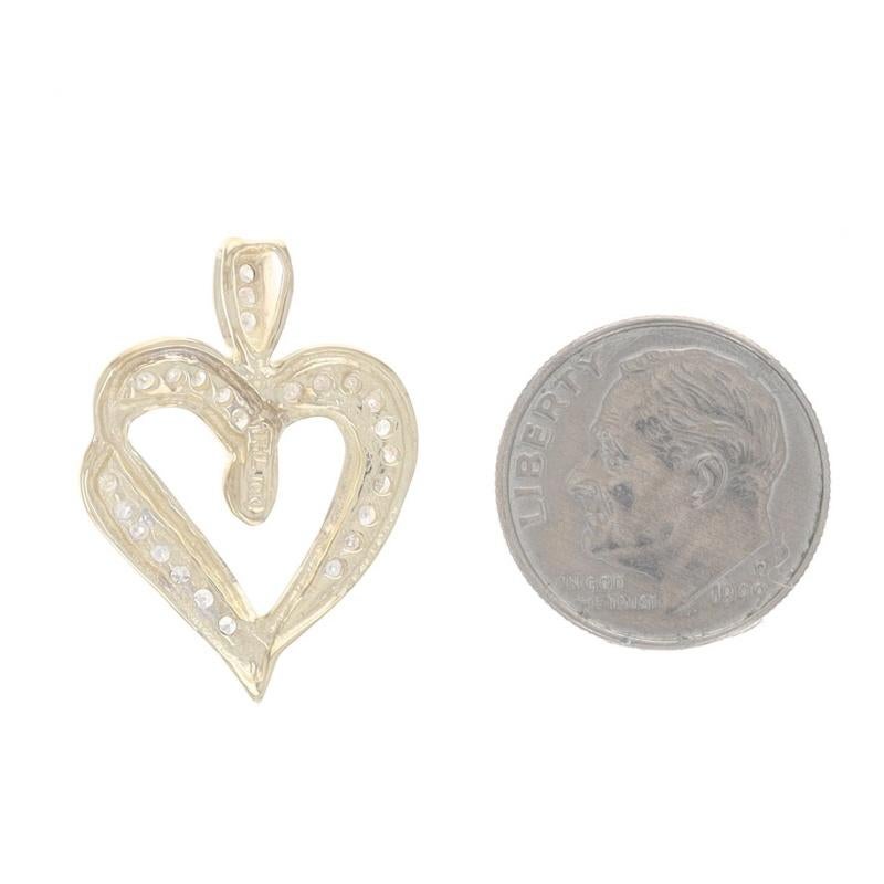 Pendentif coeur en or jaune - 10k Single Cut .20ctw Love Excellent état - En vente à Greensboro, NC