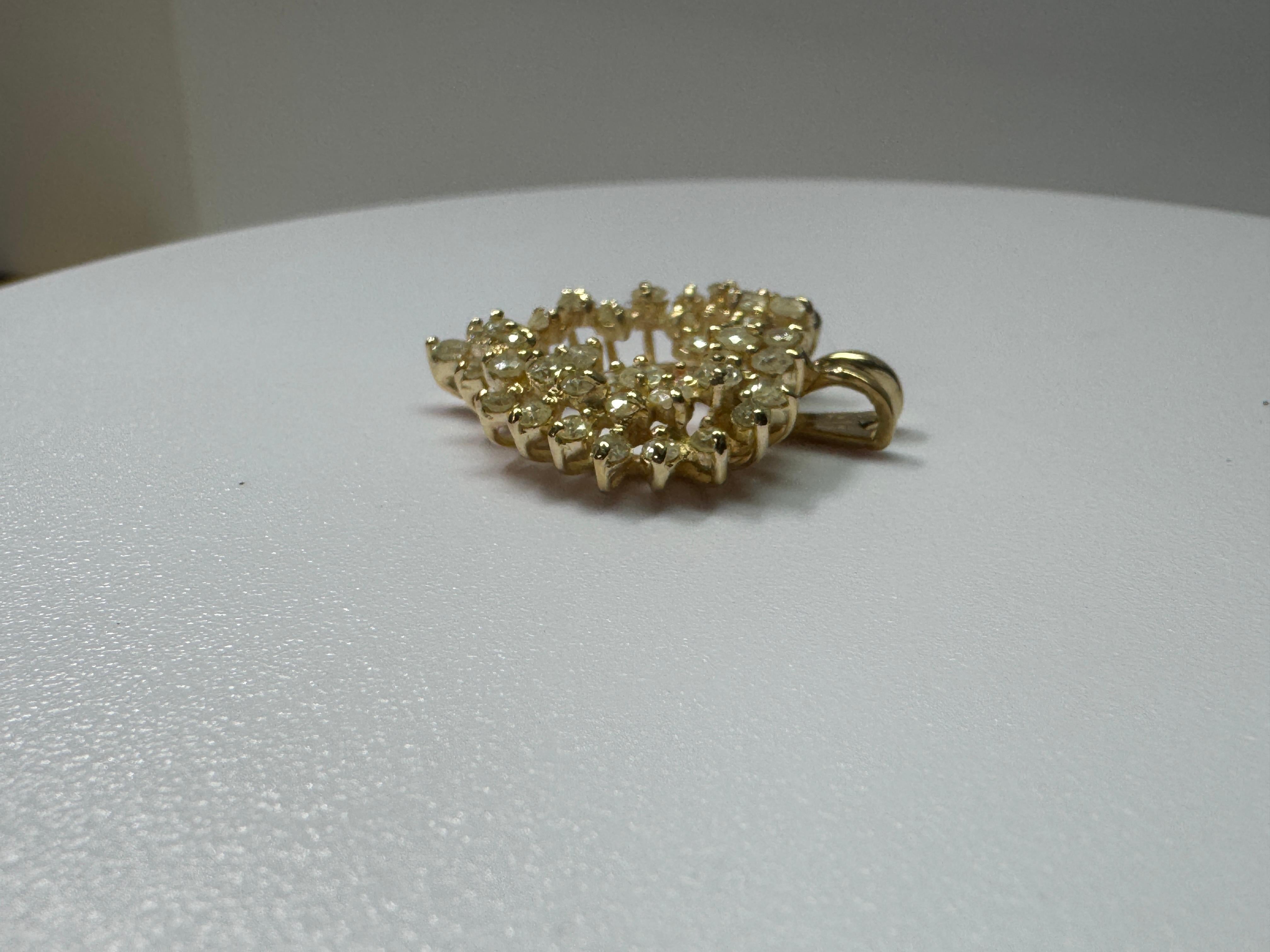 Pendentif coeur en or jaune avec diamant Bon état - En vente à Palm Desert, CA
