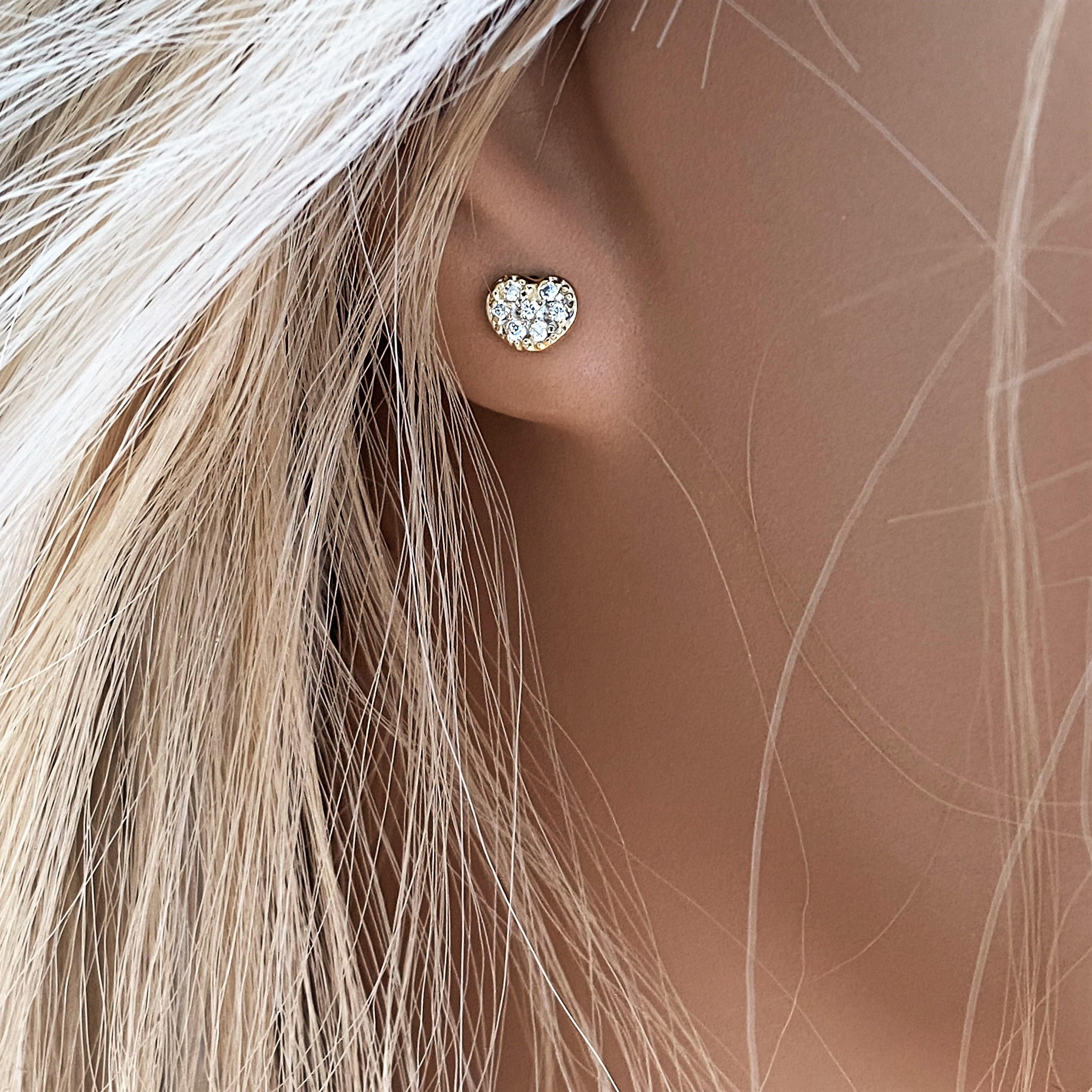 Women's or Men's Heart Shaped Diamond 0.15 Carats 14 Karat Yellow Gold 0.25 Inch Stud Earrings  For Sale