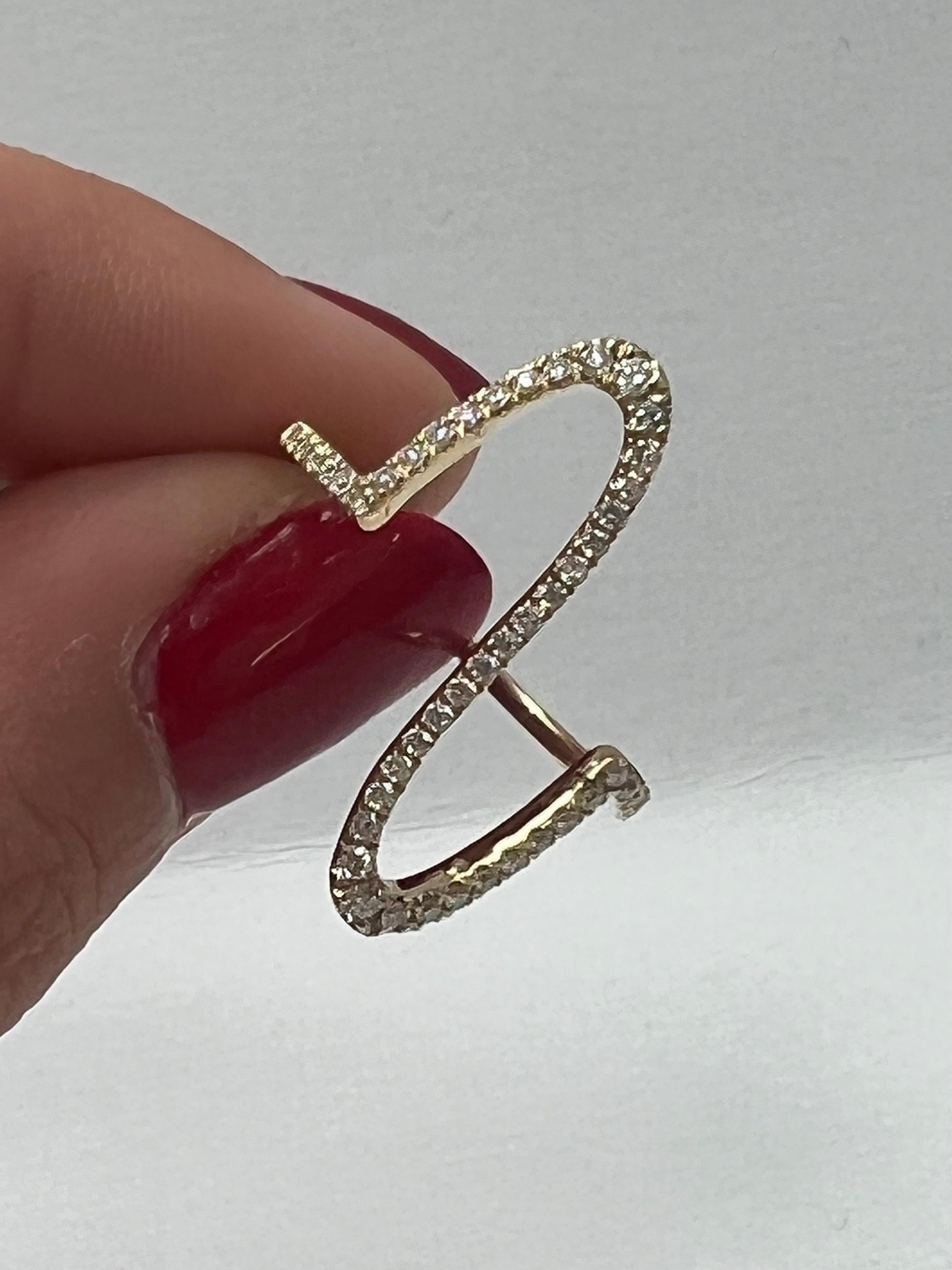 Round Cut Yellow Gold Diamond Heartbeat Ring For Sale