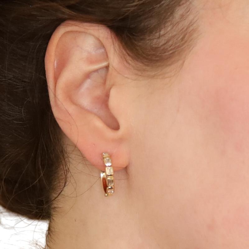 Taille émeraude Boucles d'oreilles en or jaune avec diamants - 14k Emerald 1.09ctw Pierced en vente