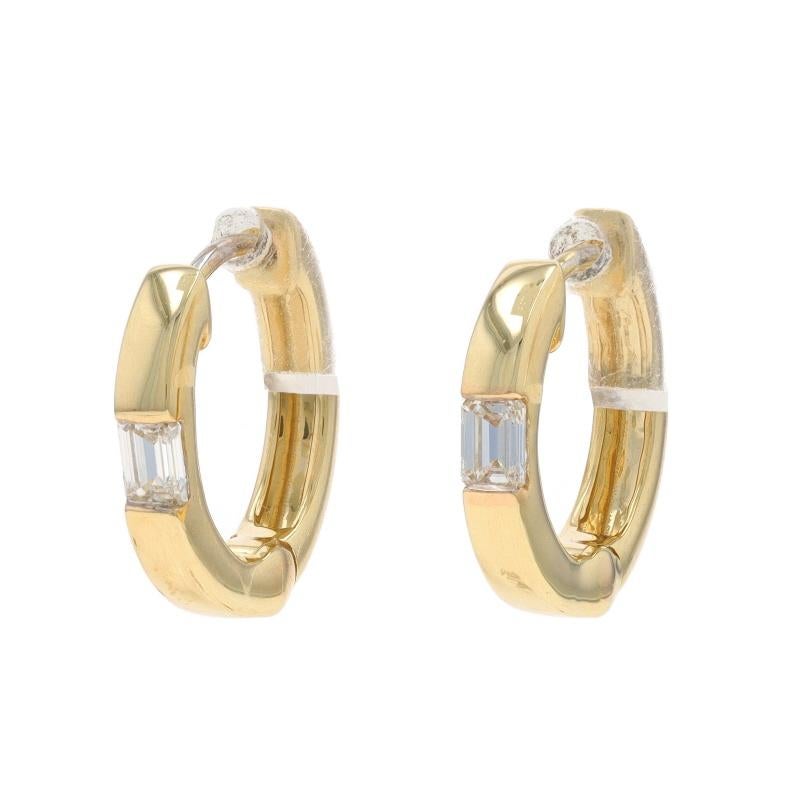 Boucles d'oreilles en or jaune 14k Emeraude .42ctw Pierced Neuf - En vente à Greensboro, NC