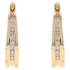 Orecchini a cerchio con diamanti in oro giallo 14k con brillanti rotondi da 0,25 ct.