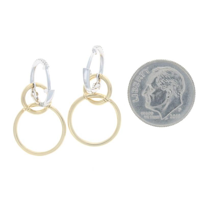 Orecchini a cerchio Huggie con diamanti in oro giallo - 14k Round Brilliante .10ctw Cir In condizioni Nuovo in vendita a Greensboro, NC