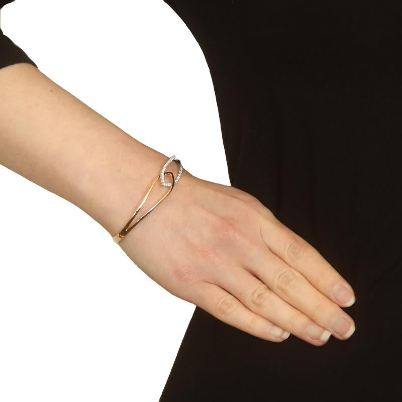 Taille ronde Bracelet en or jaune avec feuilles entrelacées de diamants - 14k Round .50ctw en vente