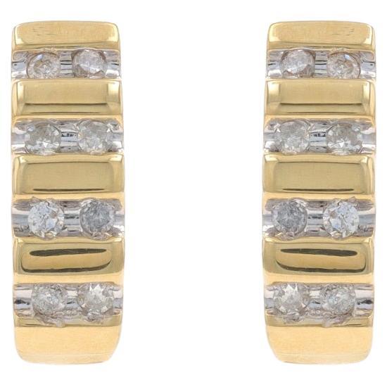 Boucles d'oreilles J en or jaune avec diamants - 14k Single Cut .25ctw Stripes Pierce en vente