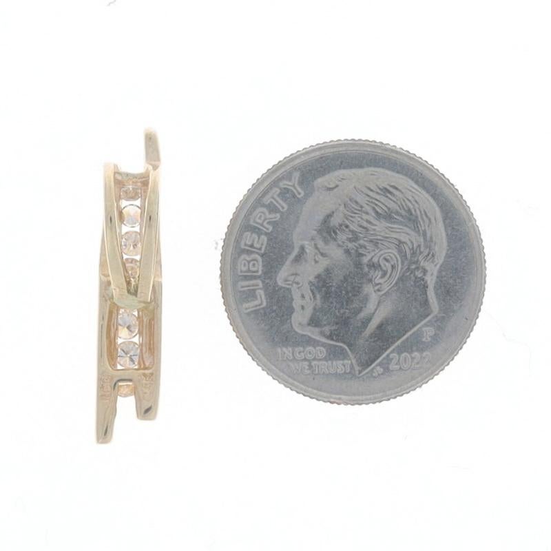 Gelbgold Diamond Journey Anhänger -14k Runde Brillant .24ctw Love Channel Set im Zustand „Hervorragend“ im Angebot in Greensboro, NC