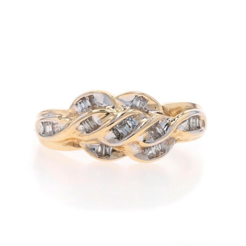 Größe: 7 1/4
Gebühr für Größenanpassung: Up 1/2 eine Größe für $25 oder Down 1/2 eine Größe für $25

Metall Inhalt: 10k Gelbgold & 10k Weißgold

Informationen zu Stein

Natürliche Diamanten
Karat(e): .10ctw
Schnitt: Baguette
Farbe: H - I
Klarheit:
