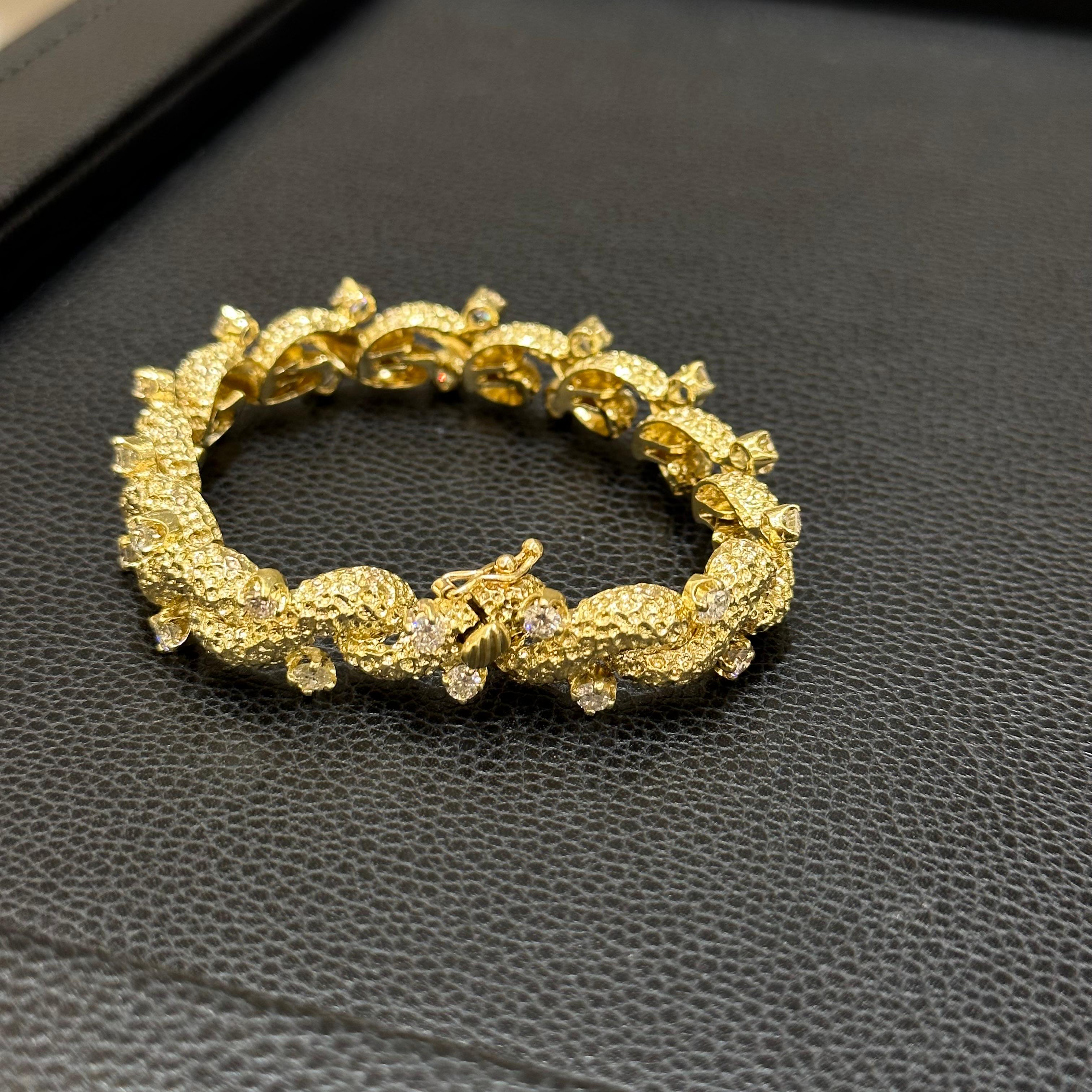 Round Cut Yellow Gold Diamond Link Bracelet For Sale
