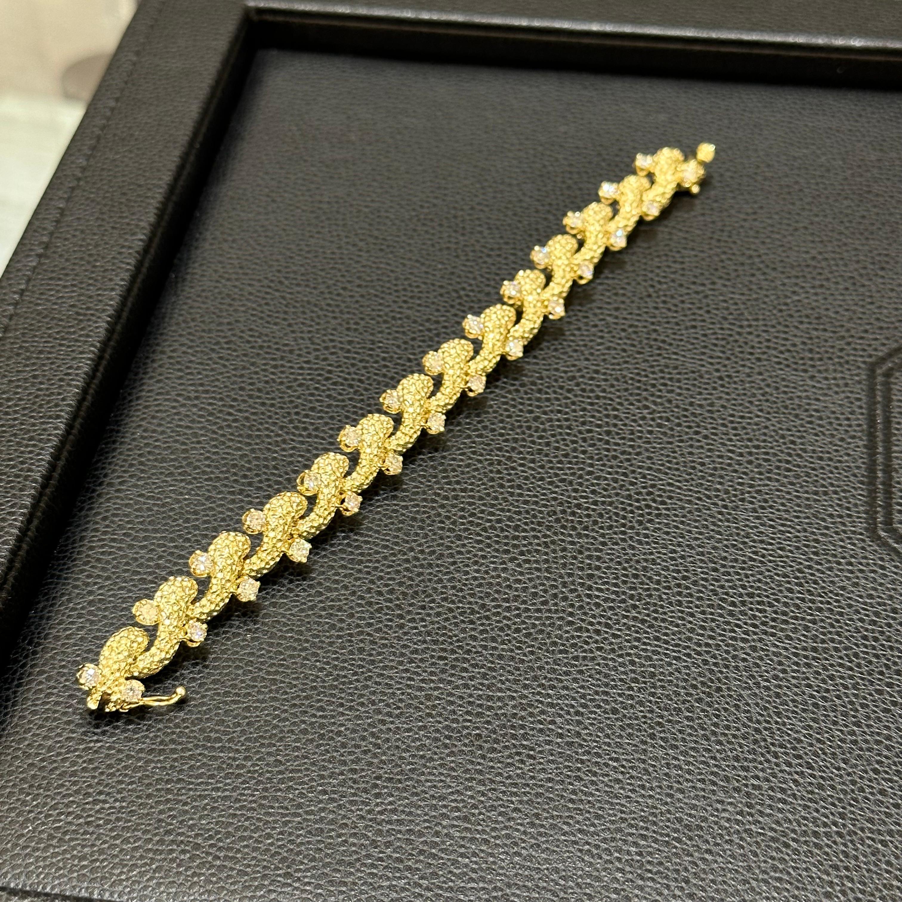 Yellow Gold Diamond Link Bracelet In Excellent Condition For Sale In Dallas, TX