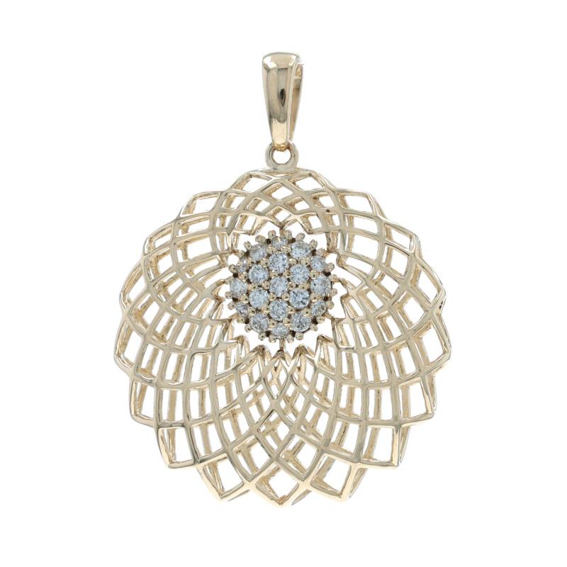 Contenu du métal : Or jaune 14k

Informations sur les pierres

Diamants naturels
Carat(s) : 0.13ctw
Coupe : Brillant rond
Couleur : G
Clarté : VS2 - SI1

Total des carats : .13ctw

Thème : Lotus, Floral Burst

Mesures

Hauteur (à partir de l'attache