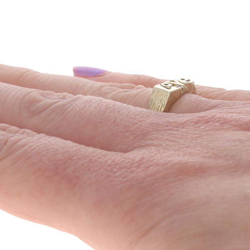 Bague d'amour en or jaune avec diamant - 10k Single Cut Solitaire Ring Pour femmes en vente