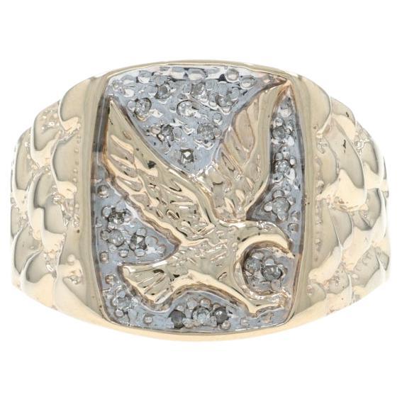 Bague en or jaune diamantée aigle Majestic - 10k Single Swooping Bird en vente