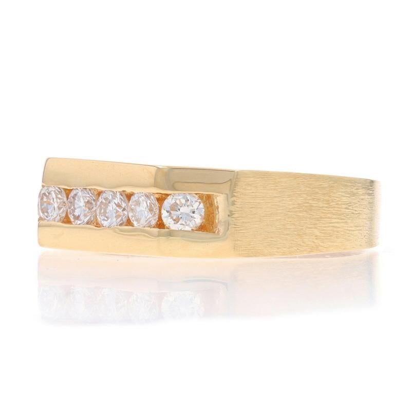 Alliance en or jaune pour homme avec diamant - 14k Round .72ctw Channel Set Bon état - En vente à Greensboro, NC