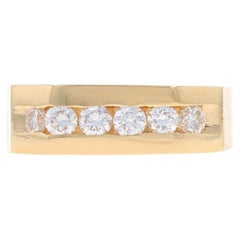 Alianza de boda en ángulo con diamantes de oro amarillo para hombre - 14k Redonda .72ctw Channel Set