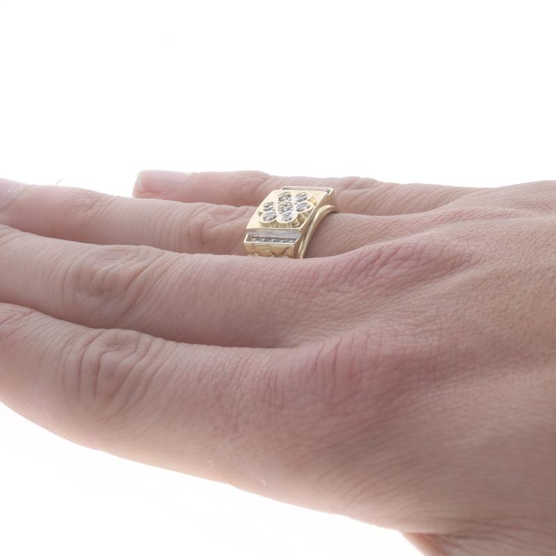 Gelbgold Diamant Herren-Cluster-Ring - 10k rund .25ctw geblümter Nugget im Zustand �„Hervorragend“ in Greensboro, NC