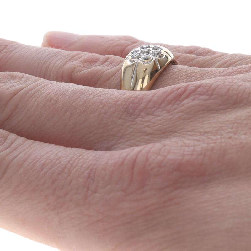 Bague pour homme en or jaune avec diamant - 10k Round Brilliant .10ctw Pour hommes en vente