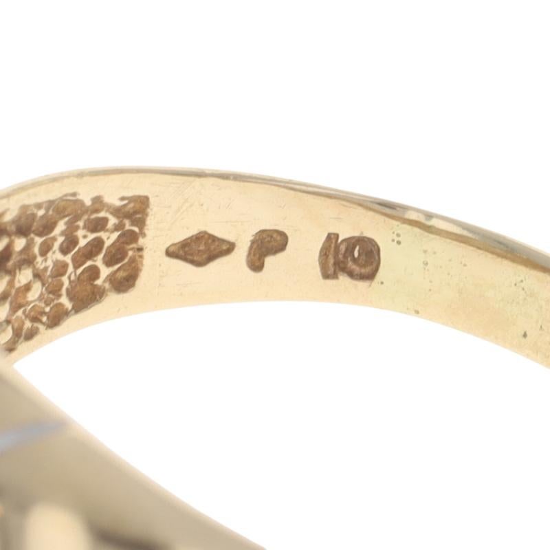 Bague pour homme en or jaune avec diamant - 10k Round Brilliant .10ctw en vente 1