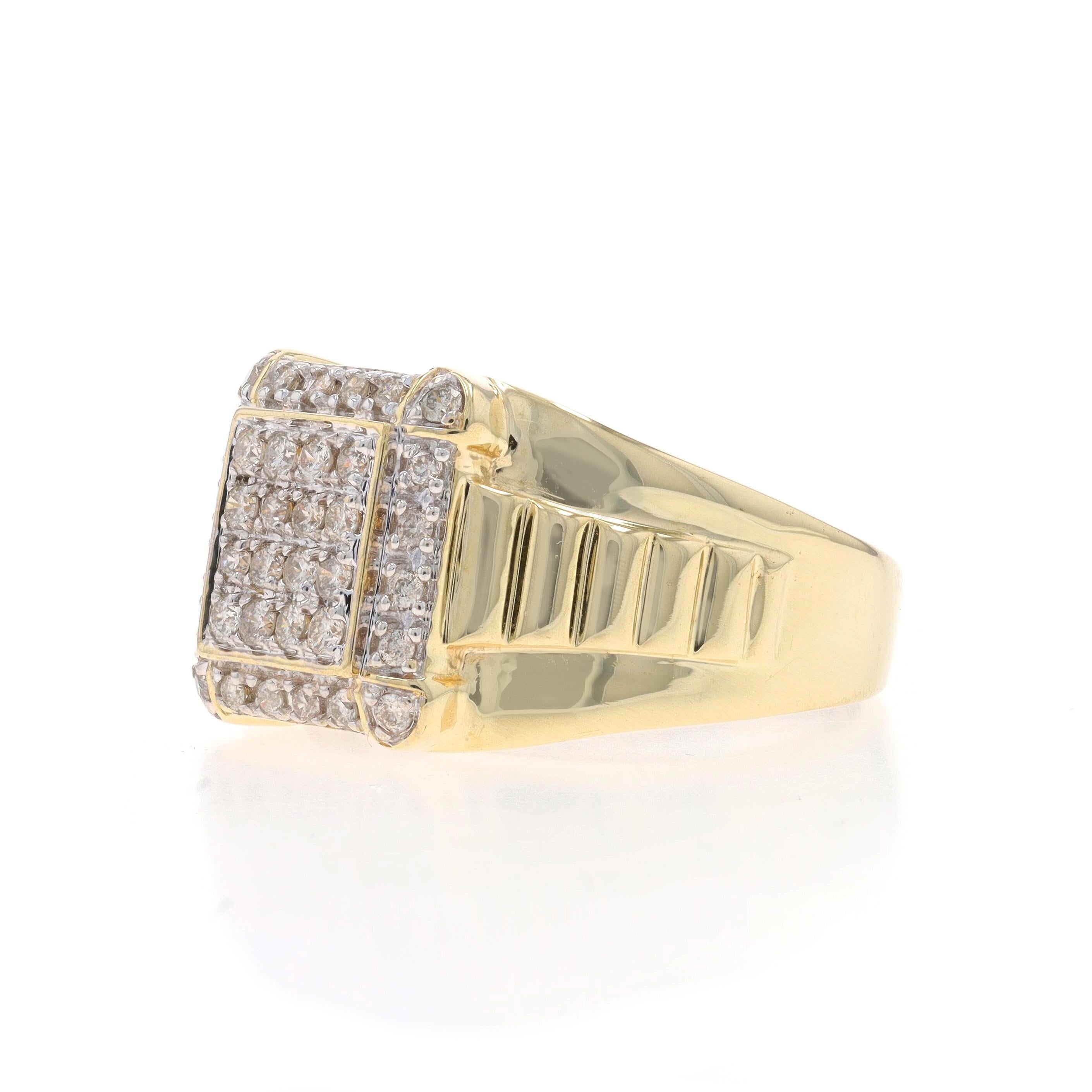 Gelbgold Diamant Herrenring - 10k Rund Brillant .50ctw Cluster Halo im Zustand „Hervorragend“ in Greensboro, NC