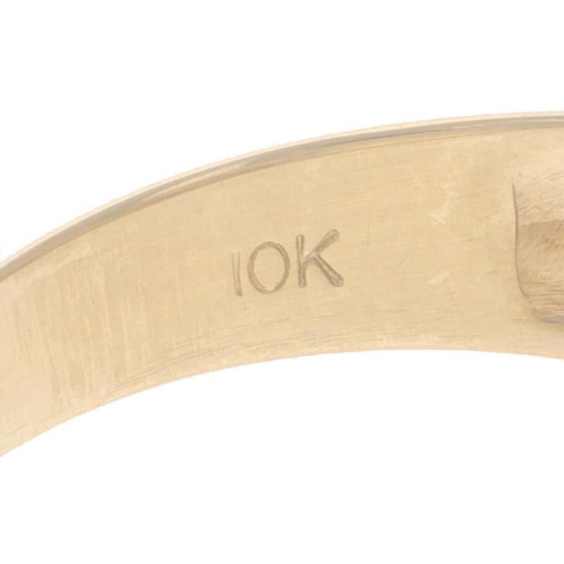 Yellow Gold Diamond Men's Ring - 10k Round Brilliant Three-Stone Wedding Band im Angebot 2