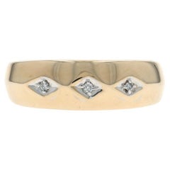 Yellow Gold Diamond Men
s Ring - 10k Round Brilliant Three-Stone Wedding Band