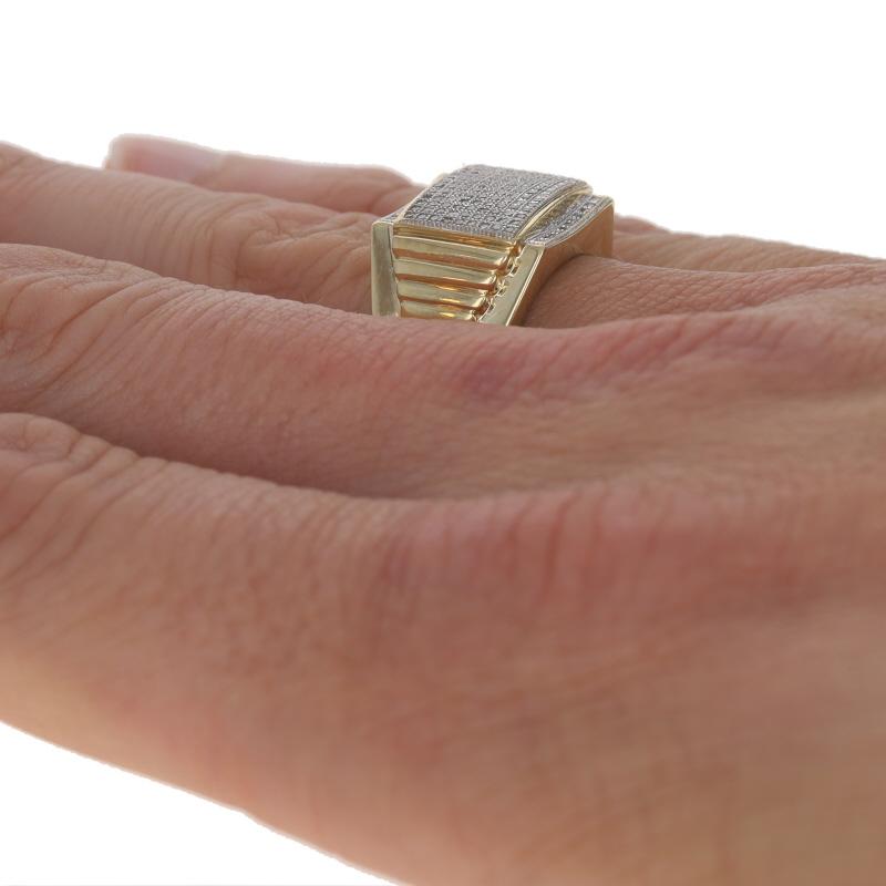 Bague pour homme en or jaune avec diamant - 10k Single .50ctw Pave Pour hommes en vente
