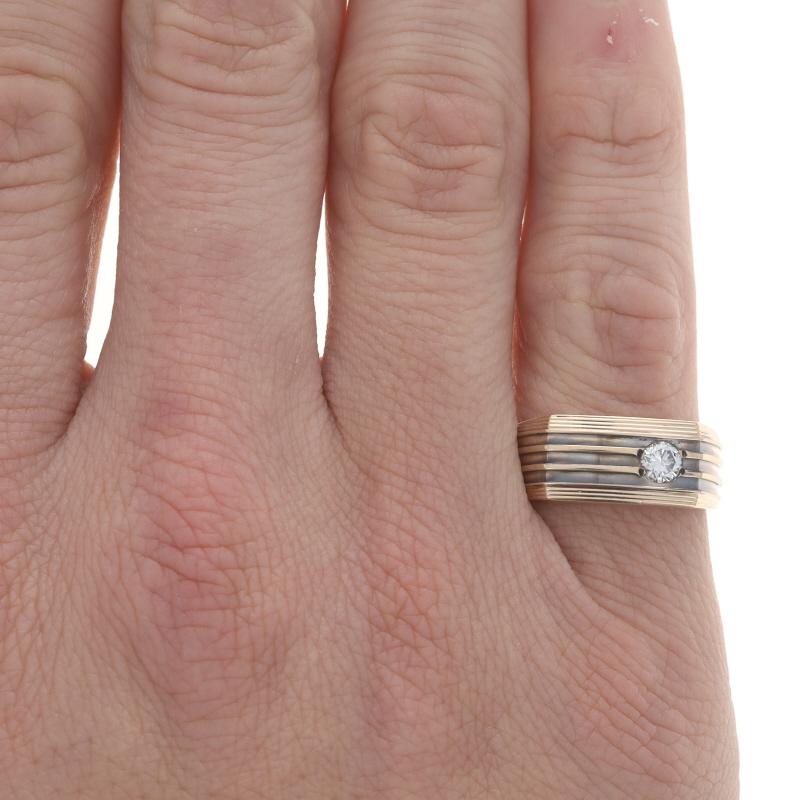 Taille ronde Bague pour homme en or jaune avec diamant - 14k Solitaire brillant rond de 0,25ct en vente