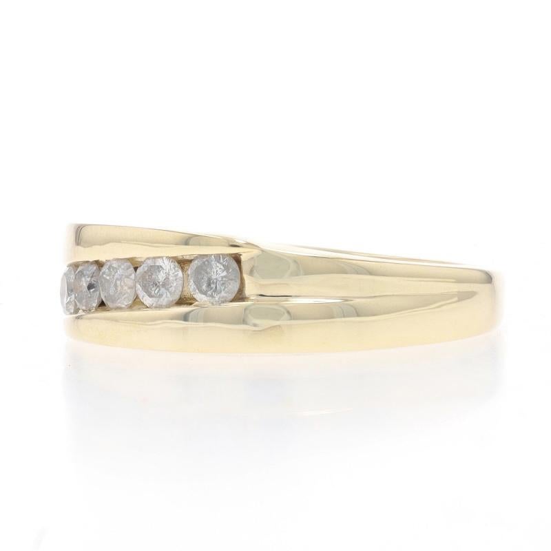 Alliance en or jaune pour hommes avec diamants - 10k Round .50ctw Five-Stone Ring Excellent état - En vente à Greensboro, NC