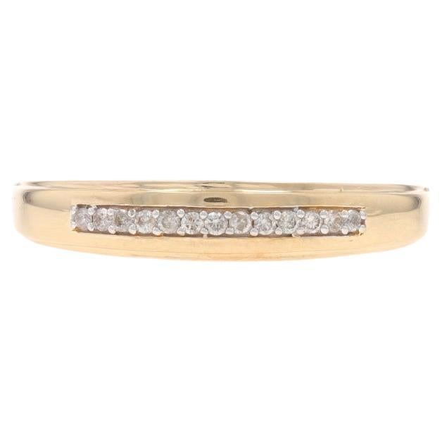 Yellow Gold Diamond Men's Wedding Band - 10k Round Brilliant .10ctw Ring im Angebot